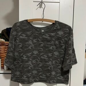 Gray Camo Print Cropped T-Shirt